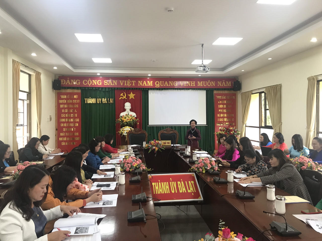 Toạ đàm 'xây dựng tình yêu thương sưởi ấm ngôi nhà bạn'