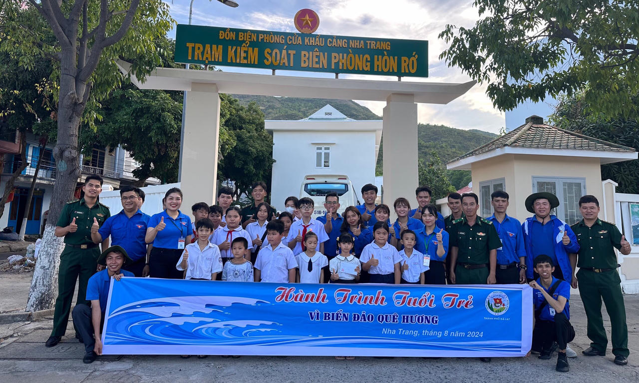 Tuổi trẻ Đà Lạt hướng về biển đảo