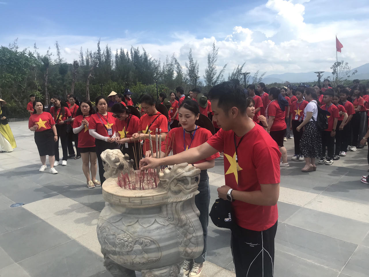 Tuổi trẻ Đà Lạt hướng về biển đảo