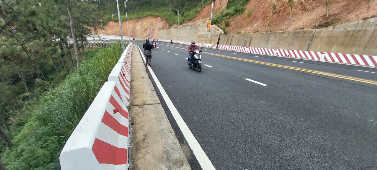 Nguyên nhân khiến mặt đường đèo Prenn rạn nứt