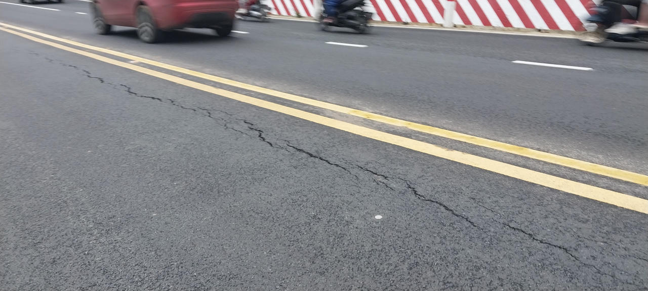 Nguyên nhân khiến mặt đường đèo Prenn rạn nứt