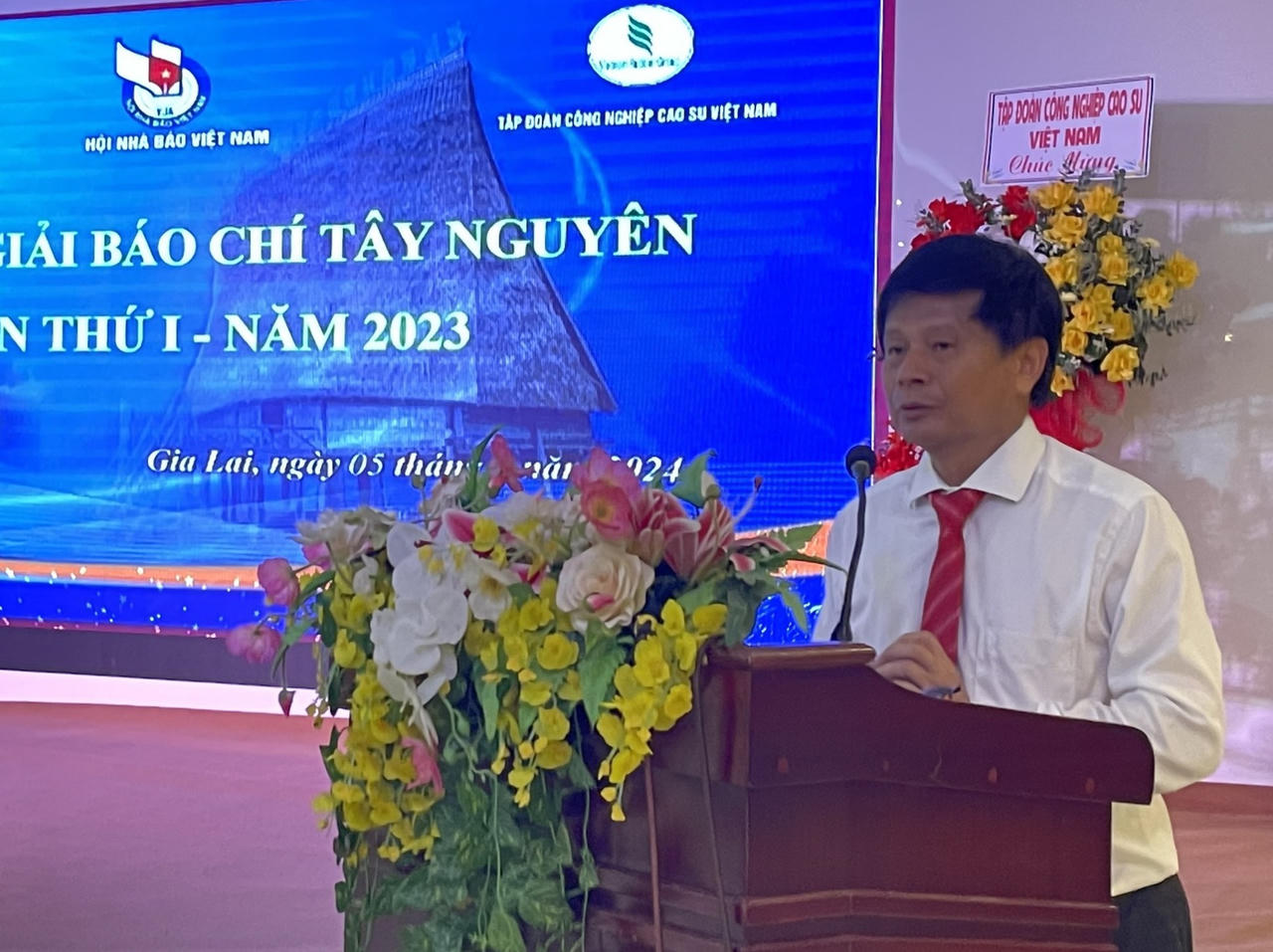 Phóng viên Báo Pháp luật Việt Nam được trao Giải Báo chí Tây Nguyên