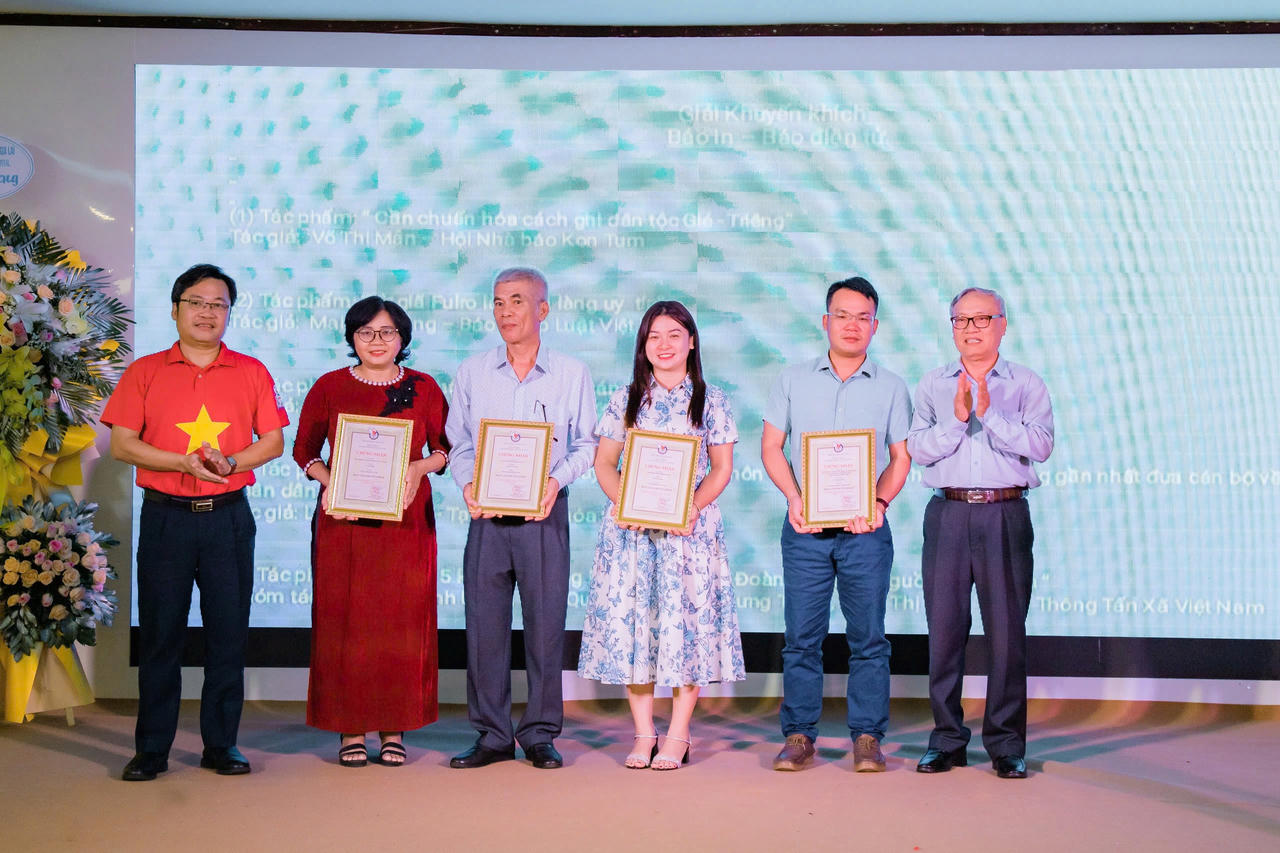 Phóng viên Báo Pháp luật Việt Nam được trao Giải Báo chí Tây Nguyên