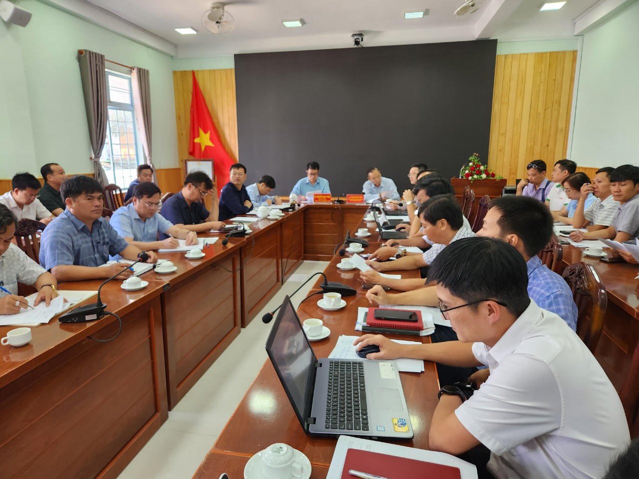 Thứ trưởng Bộ NN&PTNT kiểm tra khu vực bò sữa chết hàng loạt tại Lâm Đồng