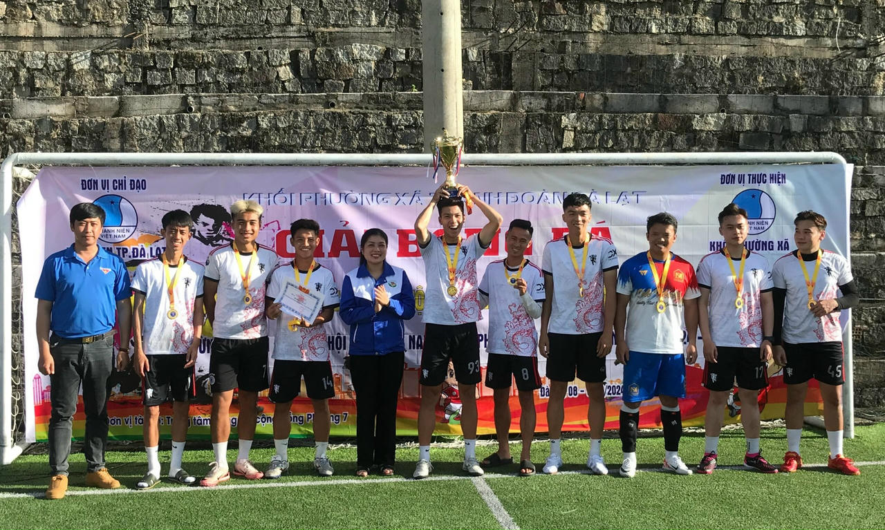 Đoàn kết thanh niên qua phong trào bóng đá