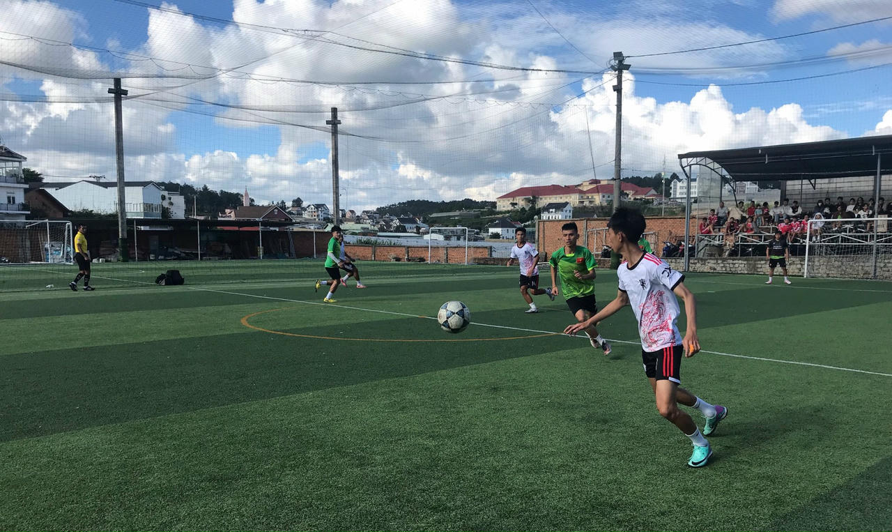 Đoàn kết thanh niên qua phong trào bóng đá