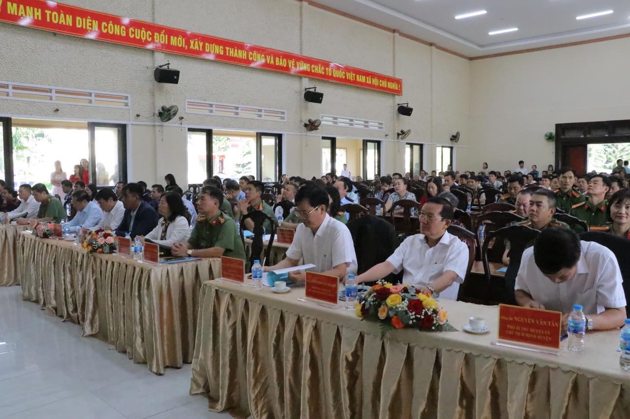 Nhân dân là bức tường thành vĩ đại, vững chắc nhất bảo vệ Đảng, Nhà nước