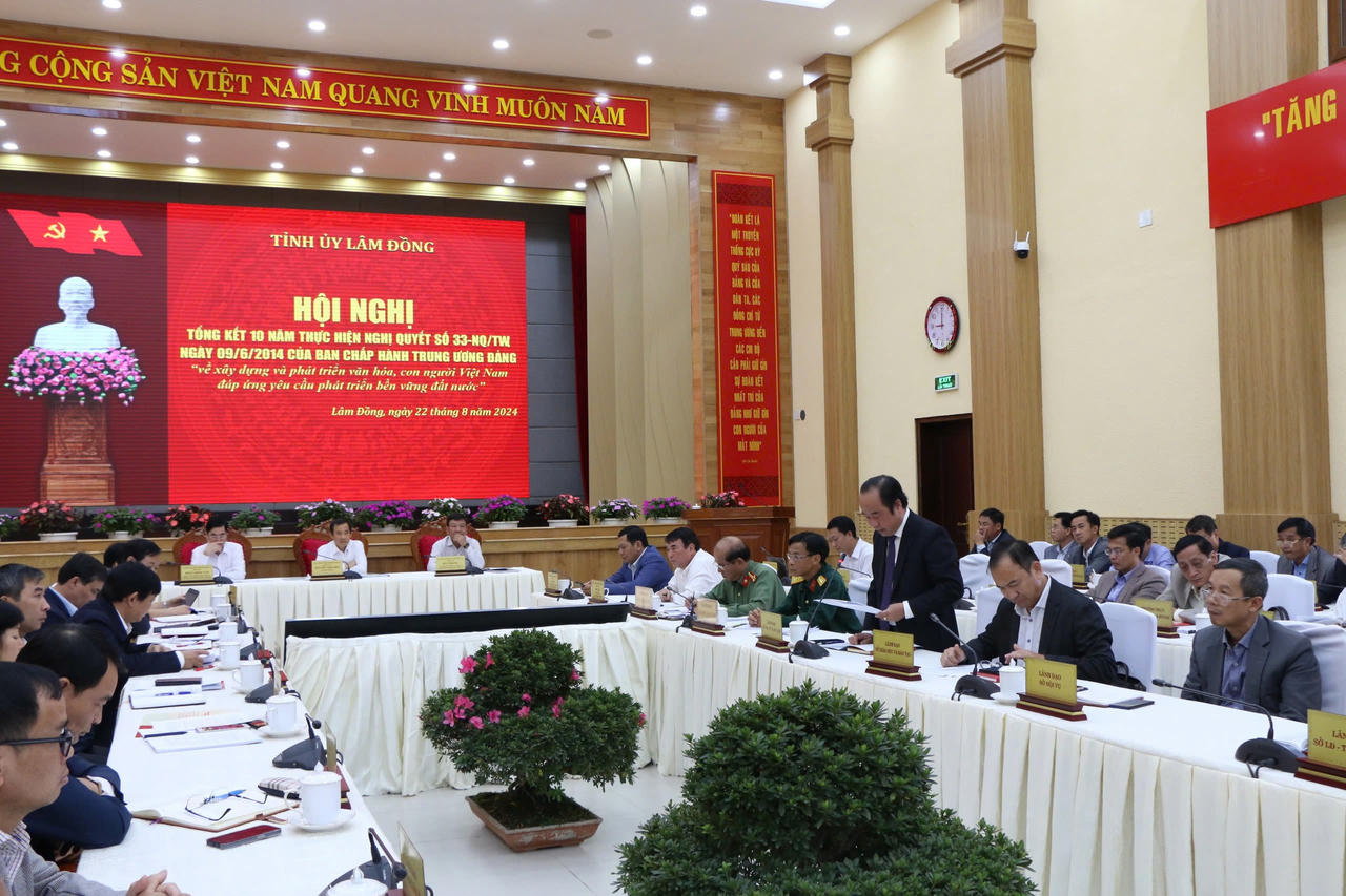 Khẩn trương xây dựng Chỉ thị về phát triển văn hoá, con người Lâm Đồng