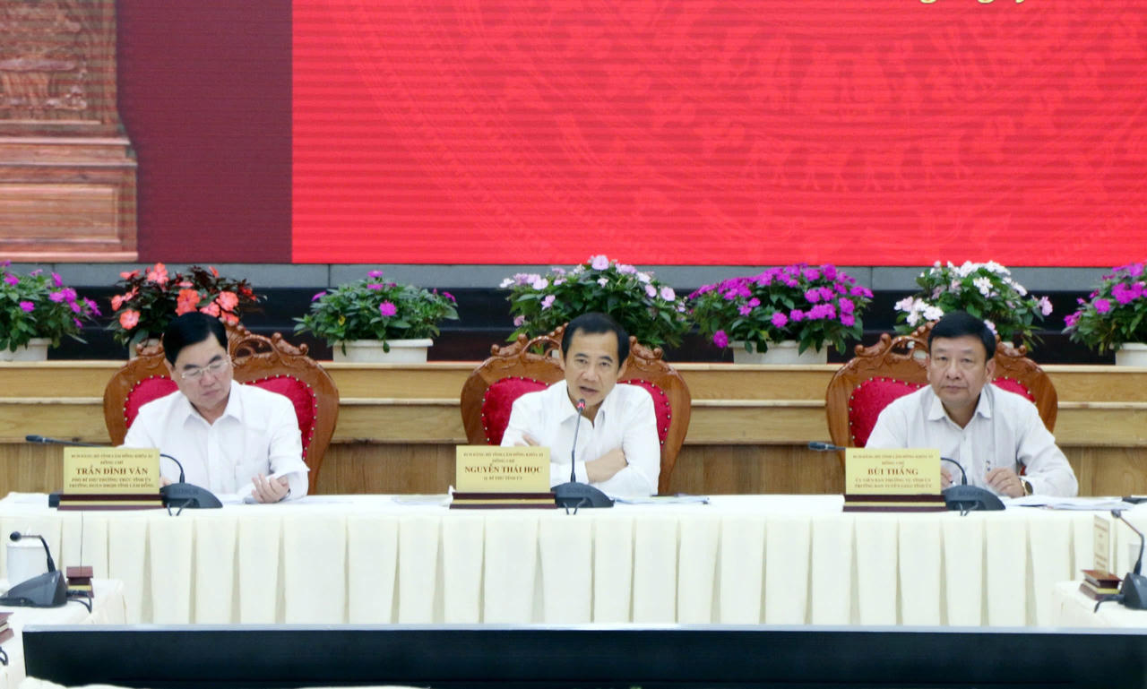 Khẩn trương xây dựng Chỉ thị về phát triển văn hoá, con người Lâm Đồng