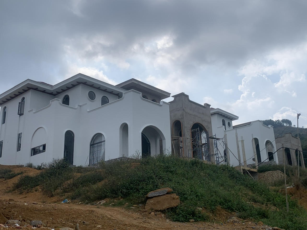 Vụ 17 nhà liền kề xây không phép ở Lâm Đồng: Khiển trách, phê bình loạt cán bộ 