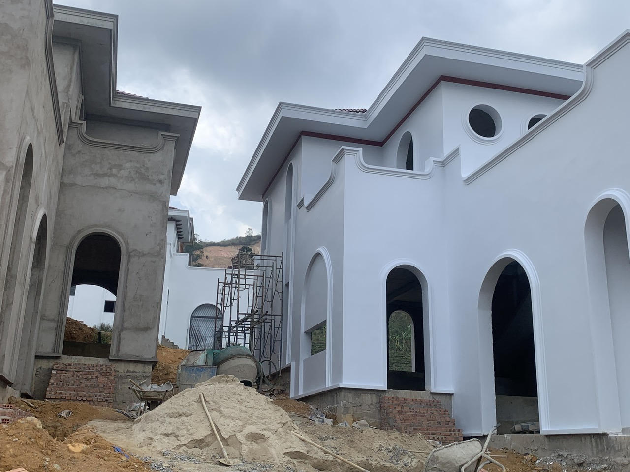 Vụ 17 nhà liền kề xây không phép ở Lâm Đồng: Khiển trách, phê bình loạt cán bộ 