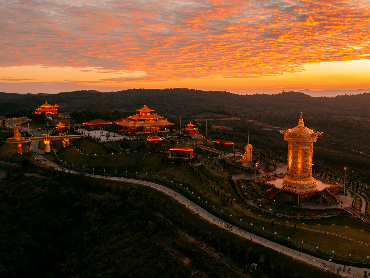 Phim dự liên hoan Cannes bấm máy tại Samten Hills Dalat