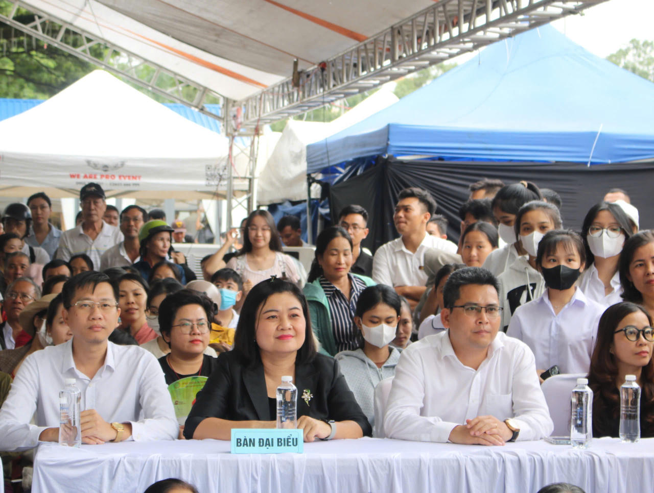 Mái ấm gia đình Việt sưởi ấm trẻ em mồ côi miền Trung, Tây Nguyên