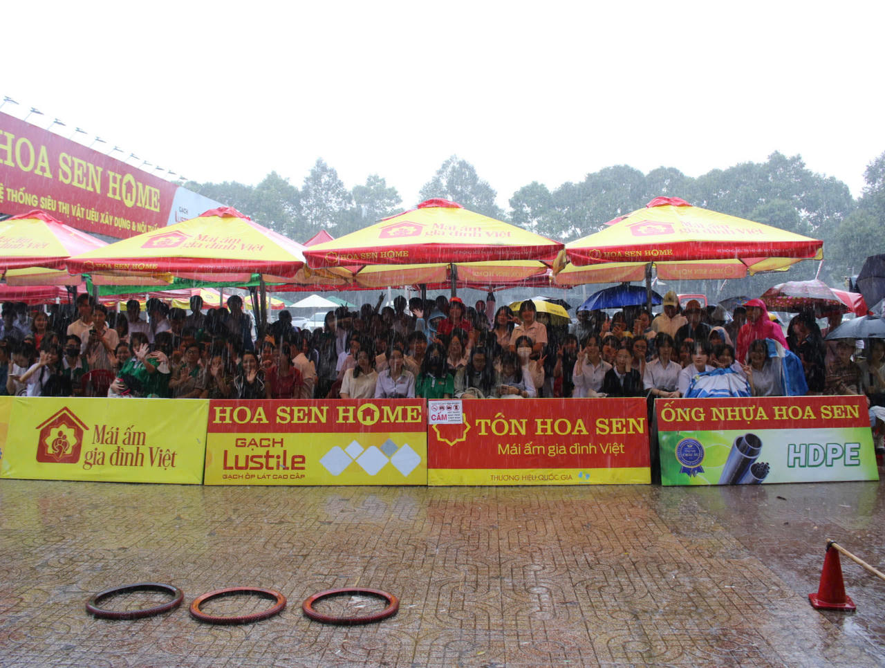 Mái ấm gia đình Việt sưởi ấm trẻ em mồ côi miền Trung, Tây Nguyên