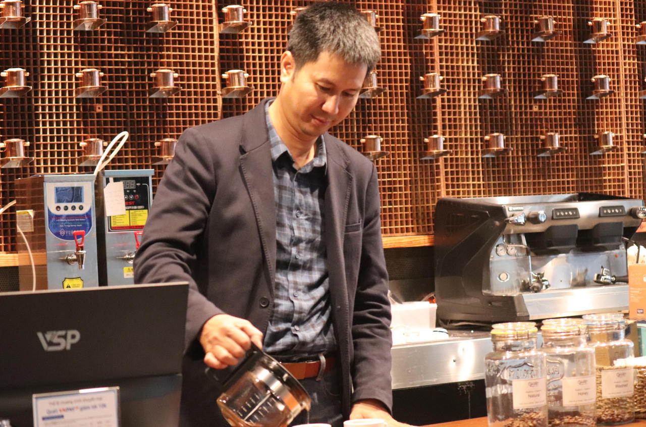 Khát vọng cà phê Tây Nguyên - Bài 2: Triết lý kinh doanh đậm màu sắc nhân văn của cà phê Là Việt