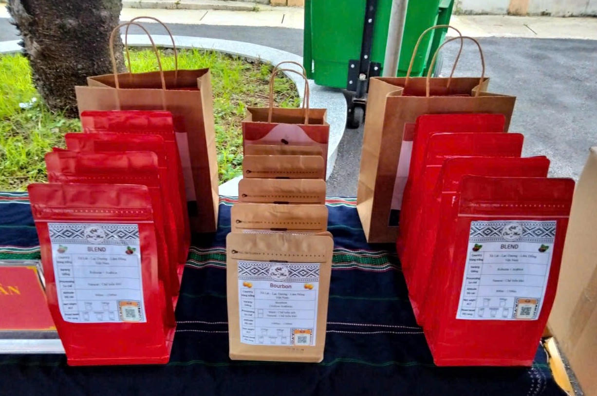 Khát vọng cà phê Tây Nguyên - Bài 3: Xây dựng thương hiệu cà phê của buôn làng để giữ rừng