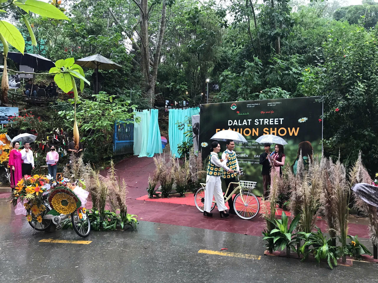 Trình diễn thời trang “Đan áo mùa xuân” trên cung đường nghệ thuật Đà Lạt