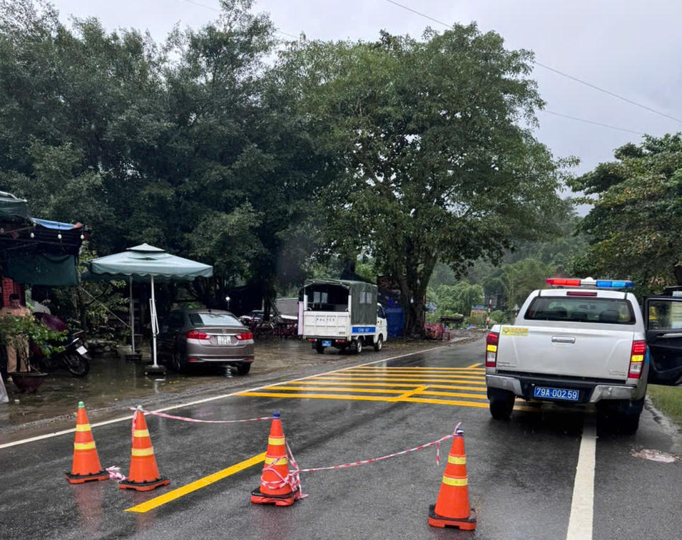 Đèo Khánh Lê nối Khánh Hoà - Lâm Đồng sạt lở, giao thông chia cắt