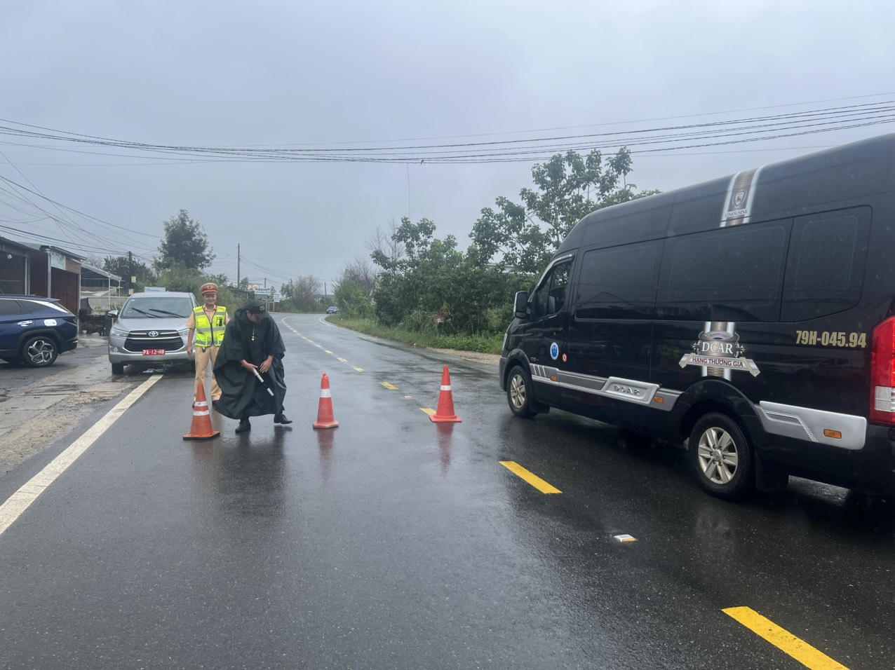 Đèo Khánh Lê nối Khánh Hoà - Lâm Đồng sạt lở, giao thông chia cắt