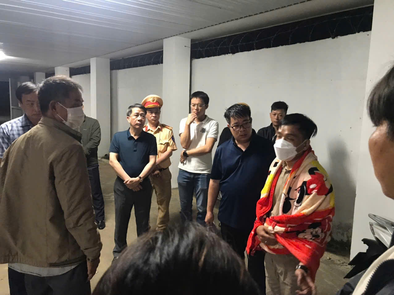 Xuyên đêm cứu hộ xe khách lao xuống vực trên đèo Bảo Lộc