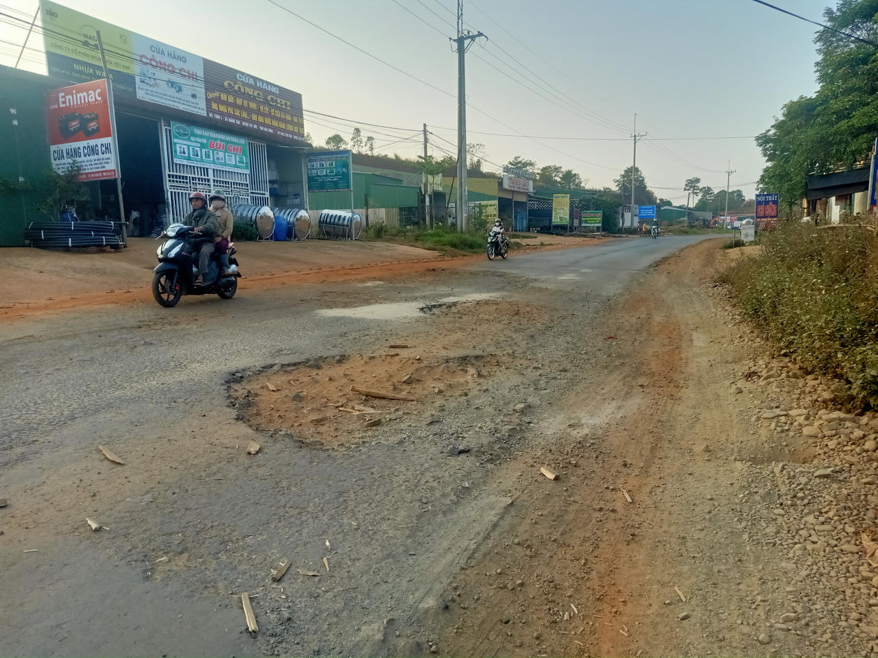 Tỉnh lộ 1 ở Đắk Nông xuống cấp, tiềm ẩn nguy cơ mất an toàn giao thông