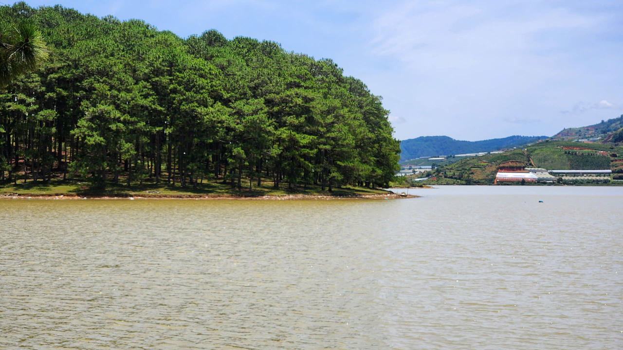 Lâm Đồng yêu cầu xử lý ngay tình trạng rác thải trôi về hồ Đan Kia