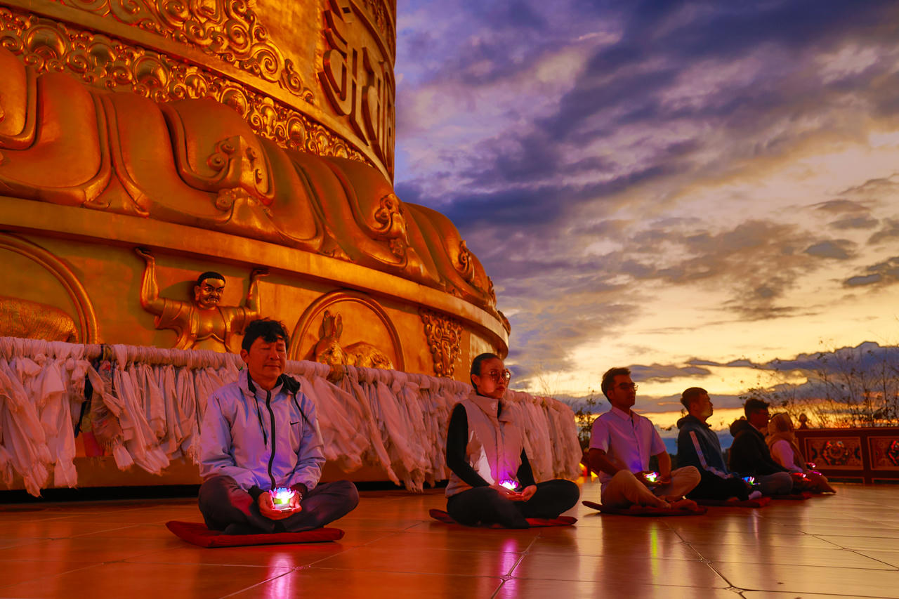 Chạm nguồn năng lượng tinh khiết về đêm tại Samten Hills Dalat