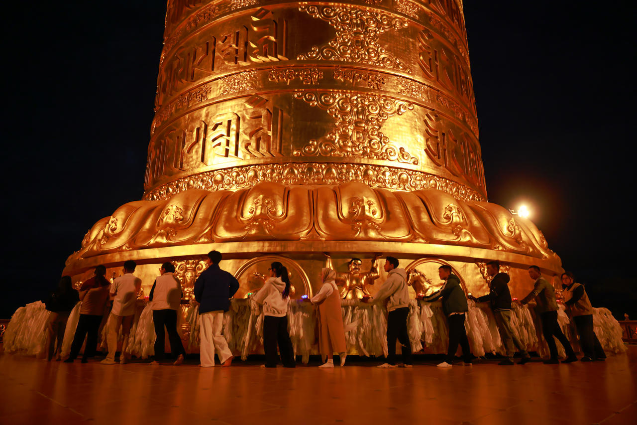 Chạm nguồn năng lượng tinh khiết về đêm tại Samten Hills Dalat