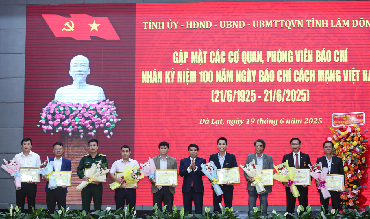 Báo Pháp luật Việt Nam đạt 2 giải Báo chí Lâm Đồng