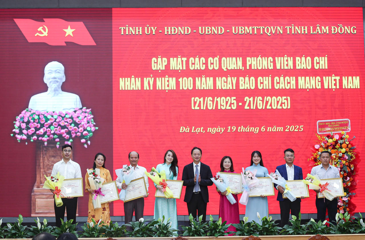 Báo Pháp luật Việt Nam đạt 2 giải Báo chí Lâm Đồng