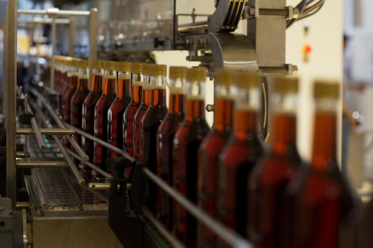 Người tiêu dùng thăm nhà thùng nước mắm Nam Ngư