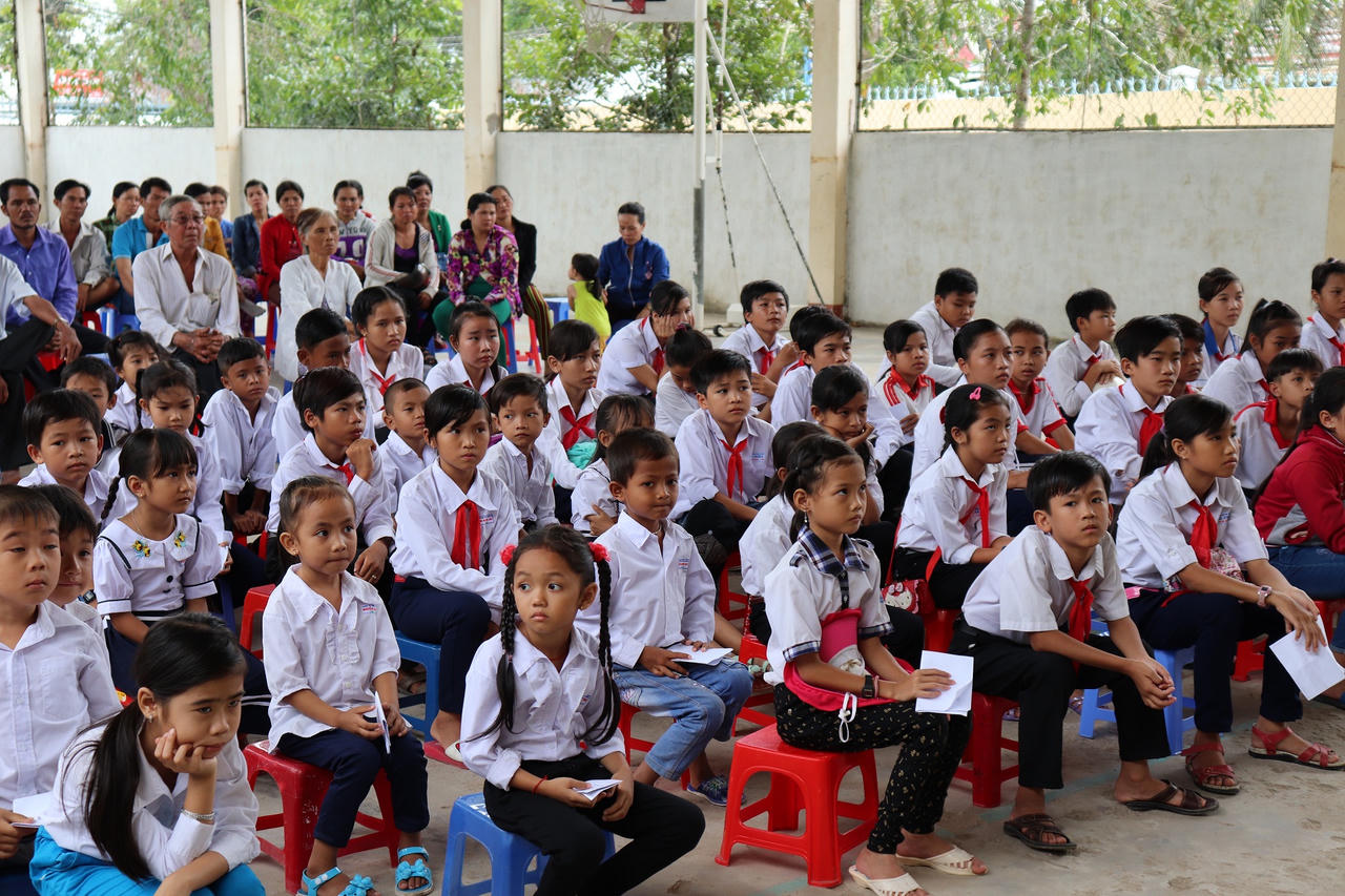 Masan trao 360 triệu đồng cho con em các gia đình chăn nuôi