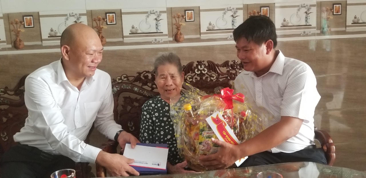 Hải Vân trong ánh bình minh “hầm xuyên núi”