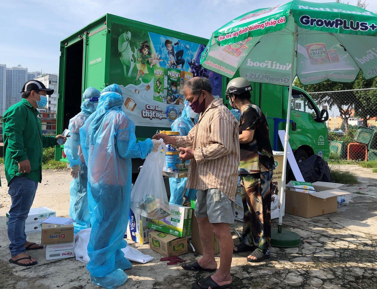 Nutifood dành hơn 20 tỷ đồng cho chương trình "Mua sữa giảm sâu – giao hàng tận nơi"