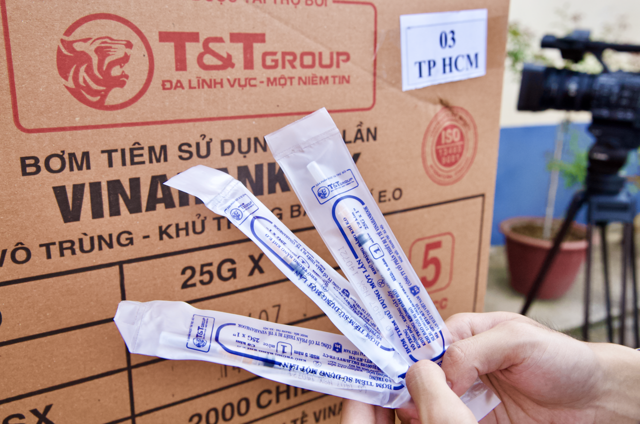 Tập đoàn T&T Group bàn giao 8,5 triệu bộ kim tiêm cho Bộ Y tế phục vụ tiêm chủng phòng dịch COVID-19