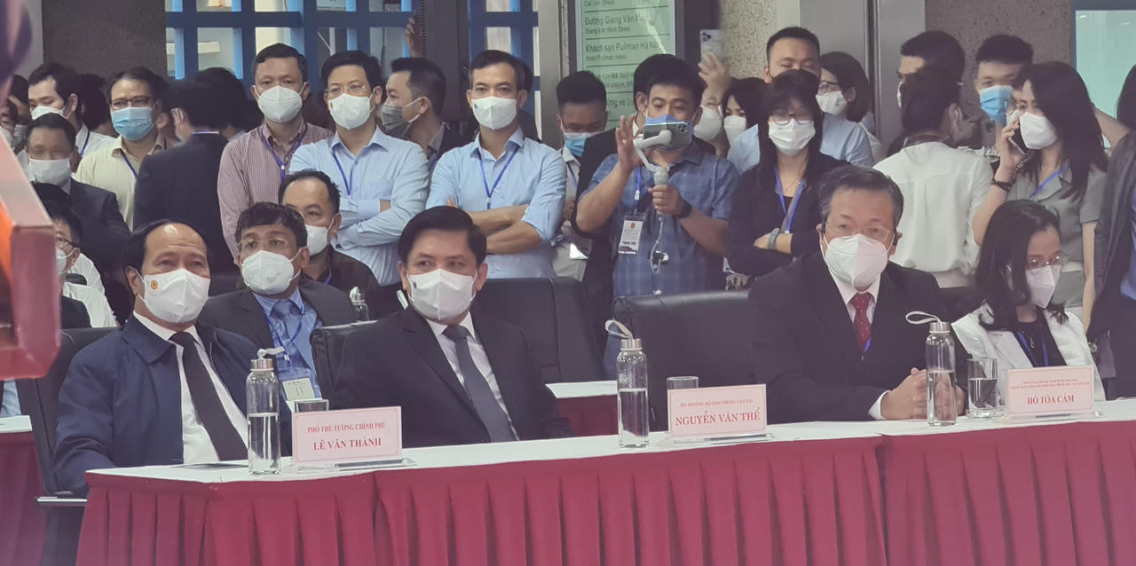 600 khách đi chuyến tàu đầu tiên trong ngày vận hành thương mại tuyến Cát Linh - Hà Đông