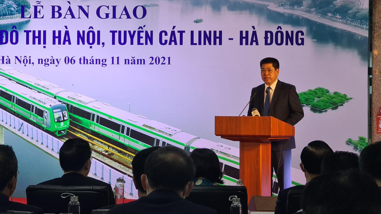 600 khách đi chuyến tàu đầu tiên trong ngày vận hành thương mại tuyến Cát Linh - Hà Đông