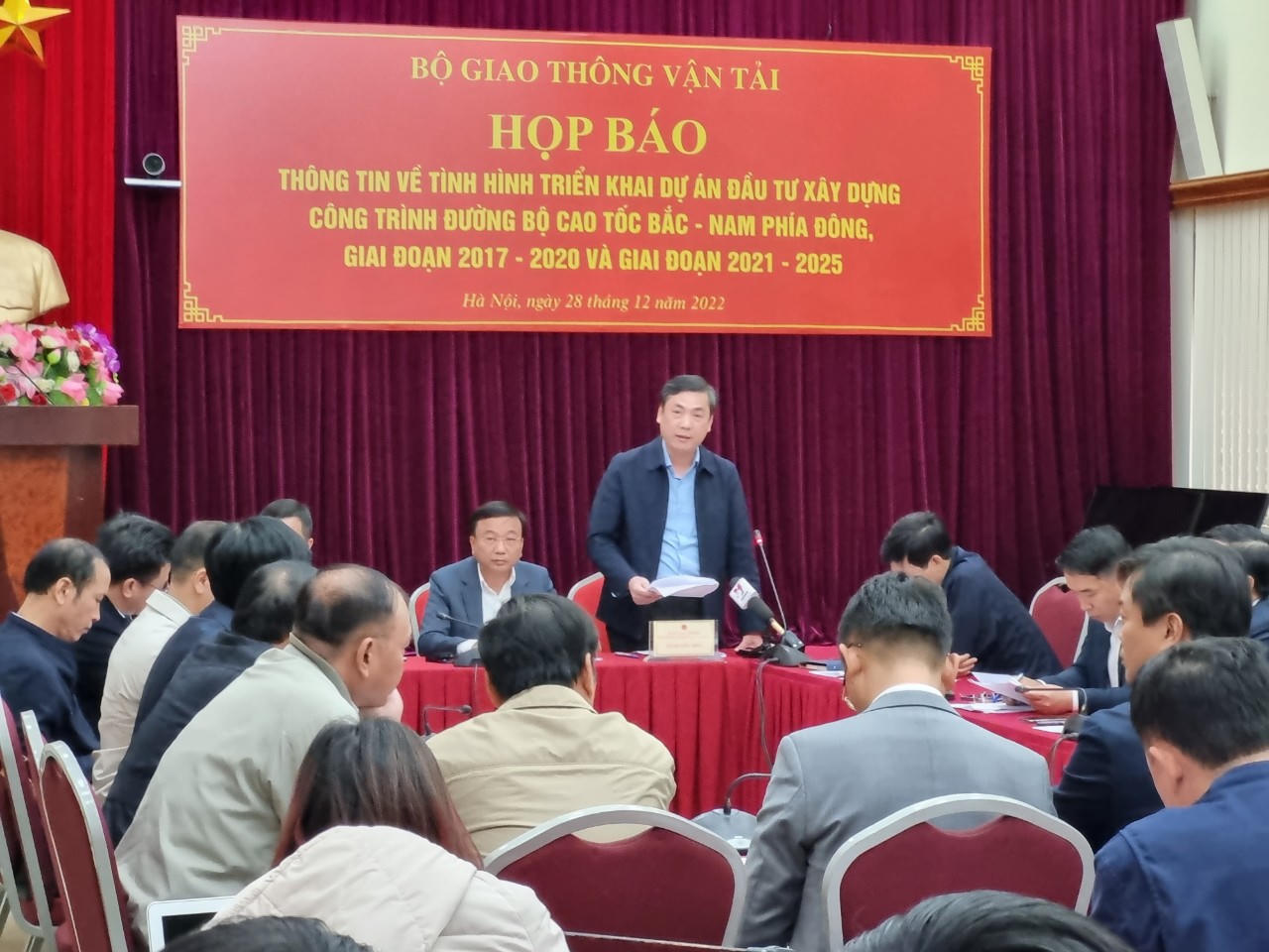 Bộ GTVT họp báo thông tin khởi công 13 dự án cao tốc Bắc - Nam phía Đông giai đoạn 2