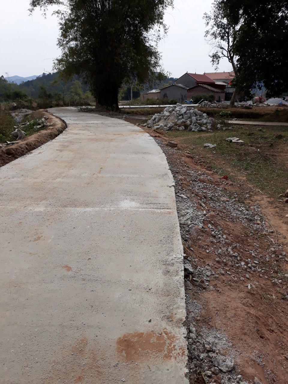 Lạng Sơn phát triển mạnh đường giao thông nông thôn