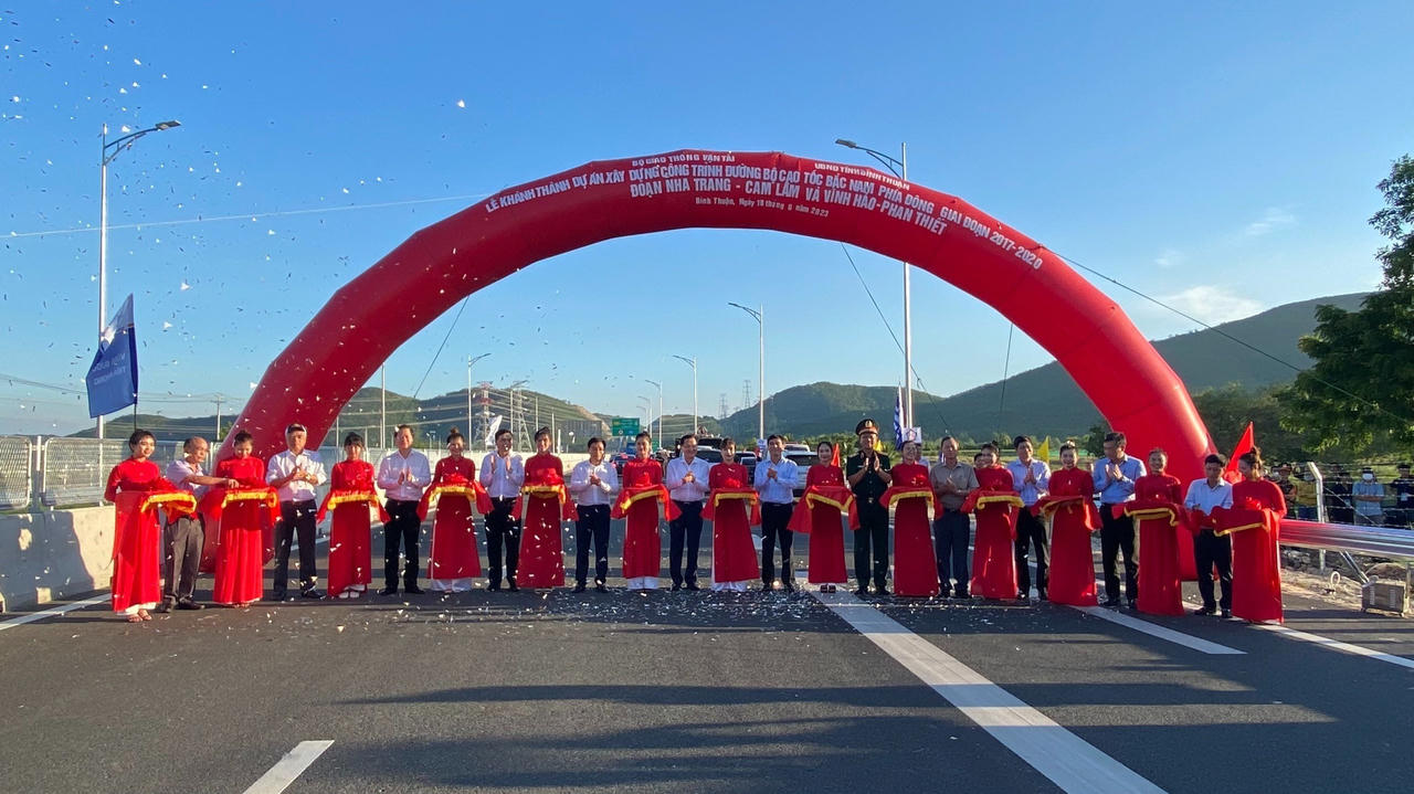 Khánh thành hai đoạn cao tốc Bắc – Nam phía Đông dài 150km