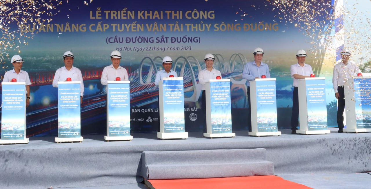 Khởi công dự án nâng cấp tuyến vận tải thủy sông Đuống