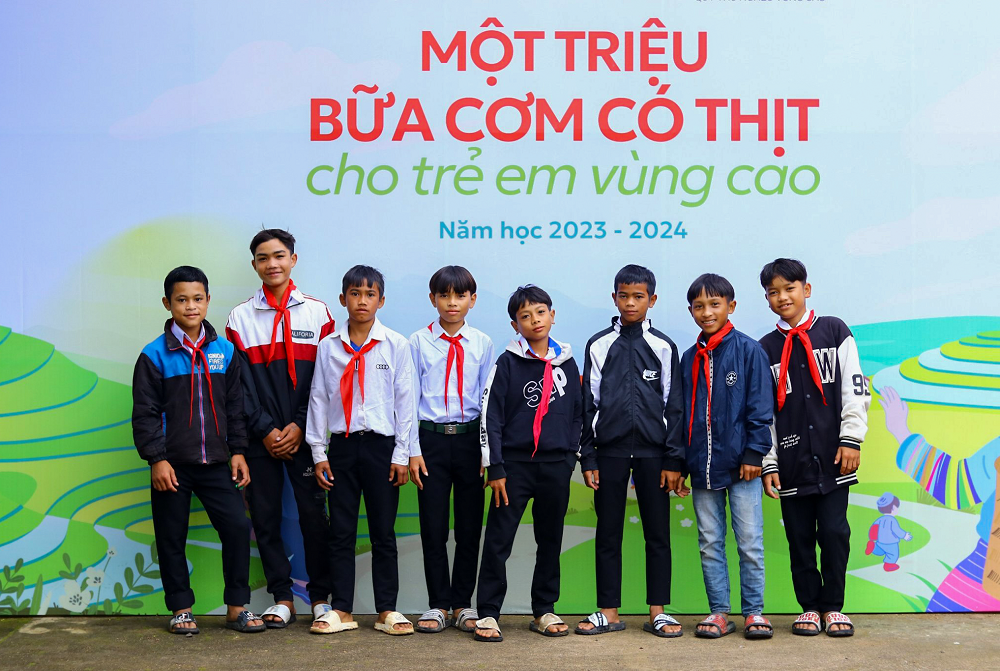 Nhãn hàng CHIN-SU tài trợ 'Một triệu bữa cơm có thịt' cho trẻ vùng cao