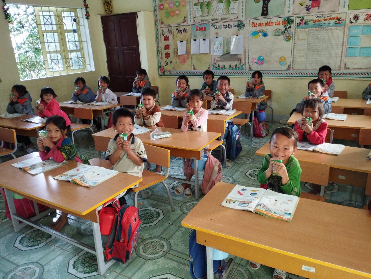 Nutifood gửi hàng ngàn phần quà đến trẻ em nghèo