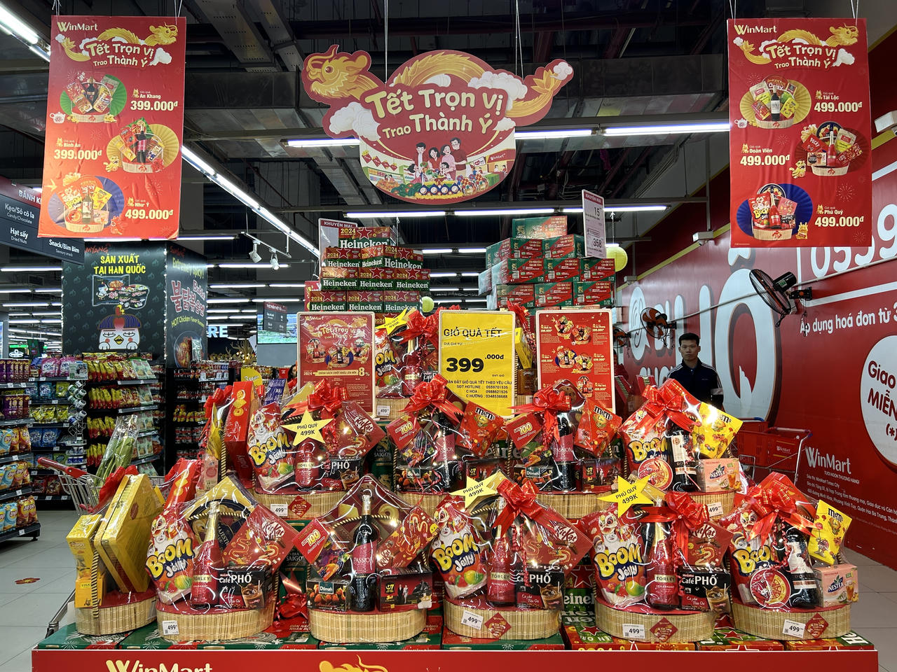 Tưng bừng không khí Tết tại hệ thống siêu thị WinMart