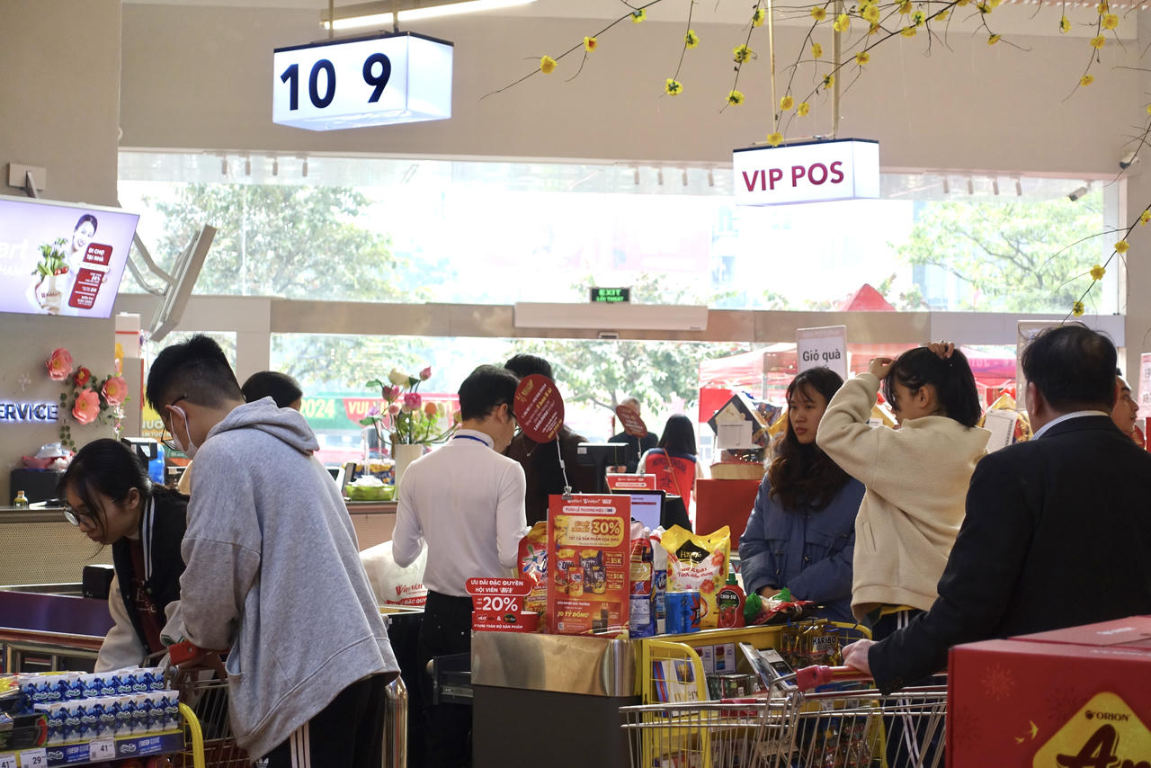 Tưng bừng không khí Tết tại hệ thống siêu thị WinMart