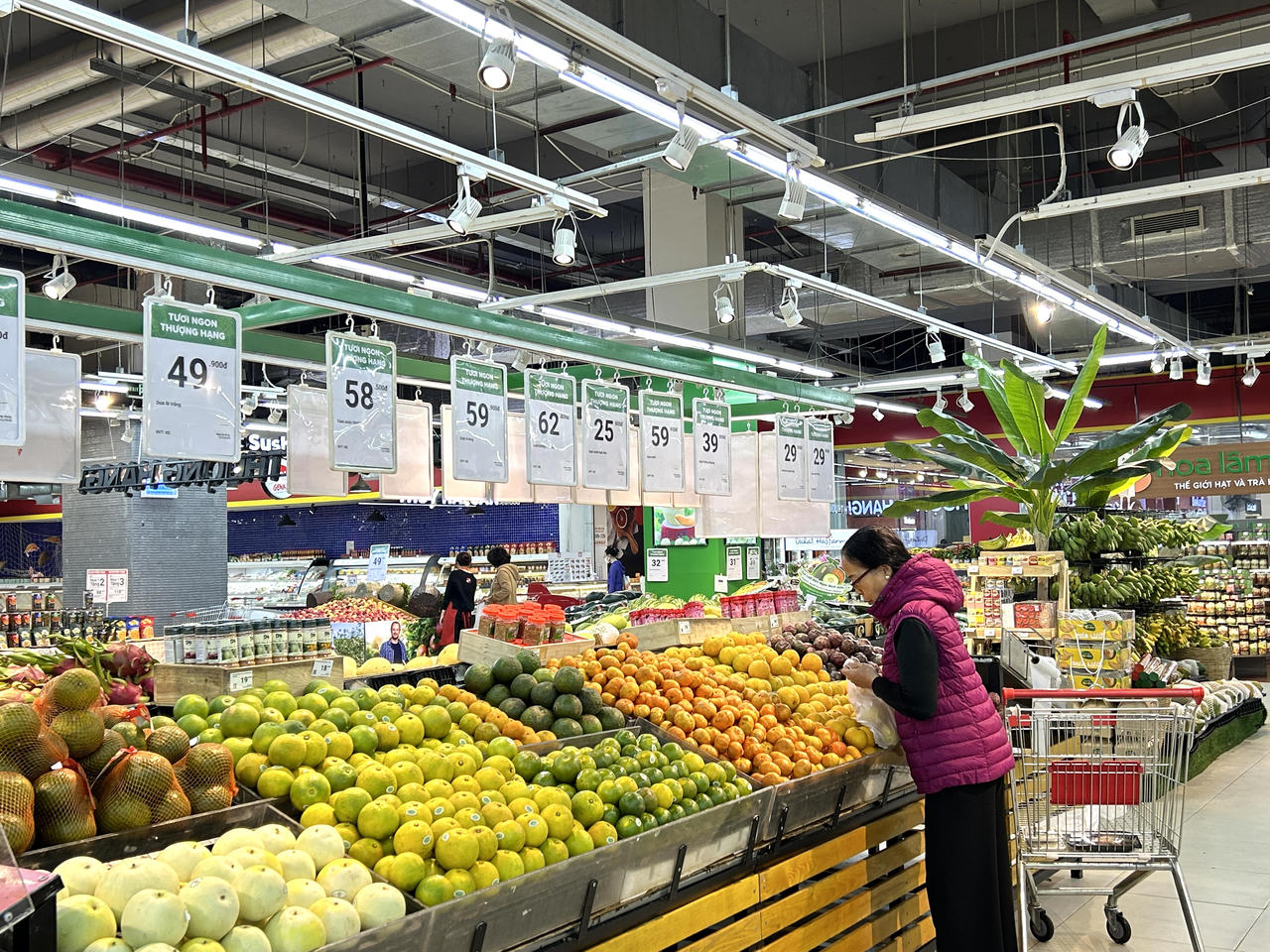 Tưng bừng không khí Tết tại hệ thống siêu thị WinMart