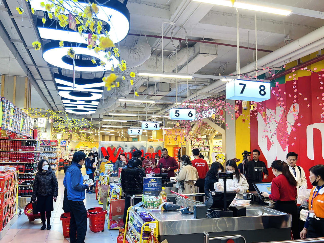 Hàng loạt sản phẩm Tết tại WinMart khuyến mãi 50%