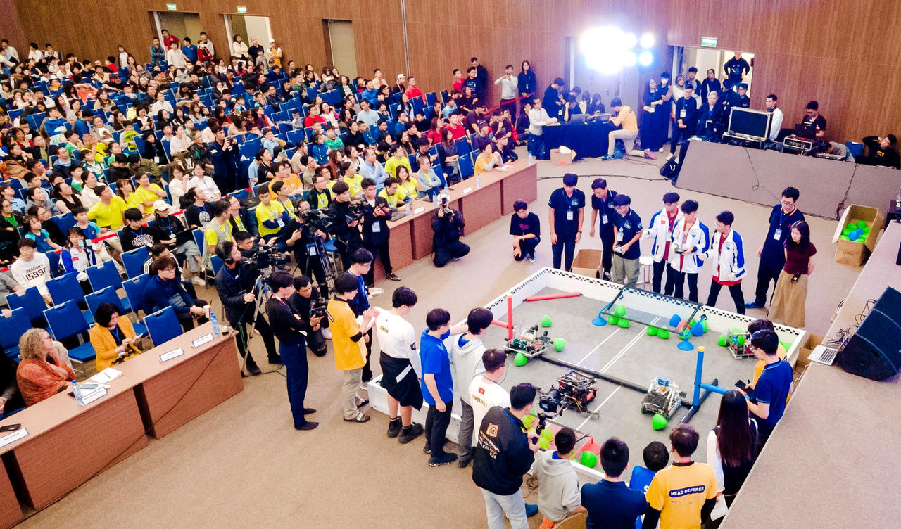 Trường Đinh Thiện Lý giành vé tham dự Giải Vô địch Thế giới VEX Robotics World Championship 2024