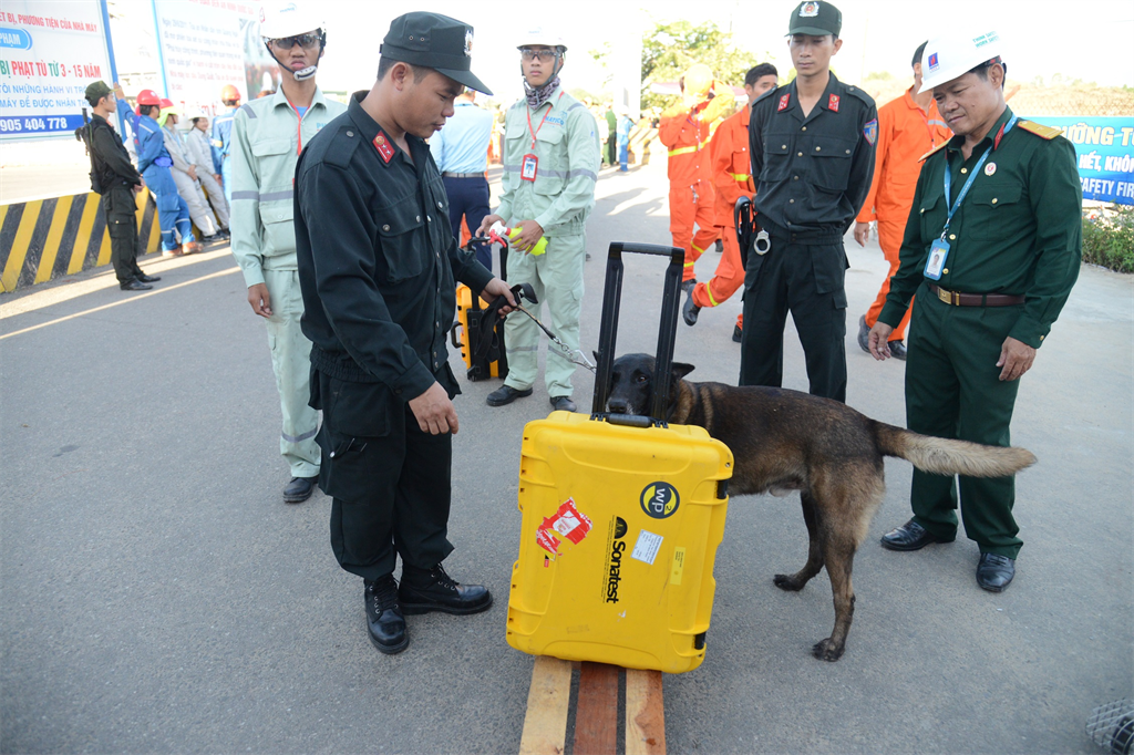 Lực lượng Quân đội, Công an thường xuyên phối hợp đảm bảo an ninh tại Nhà máy lọc dầu Dung Quất