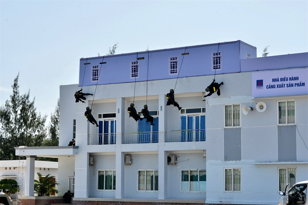 Lực lượng Quân đội, Công an thường xuyên phối hợp đảm bảo an ninh tại Nhà máy lọc dầu Dung Quất